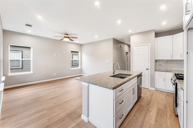 Building Photo - 10317 Teneha Dr