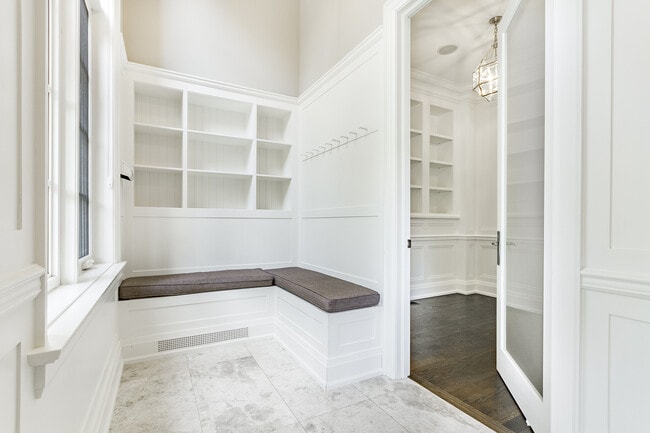 Building Photo - 12 Kenrae Rd