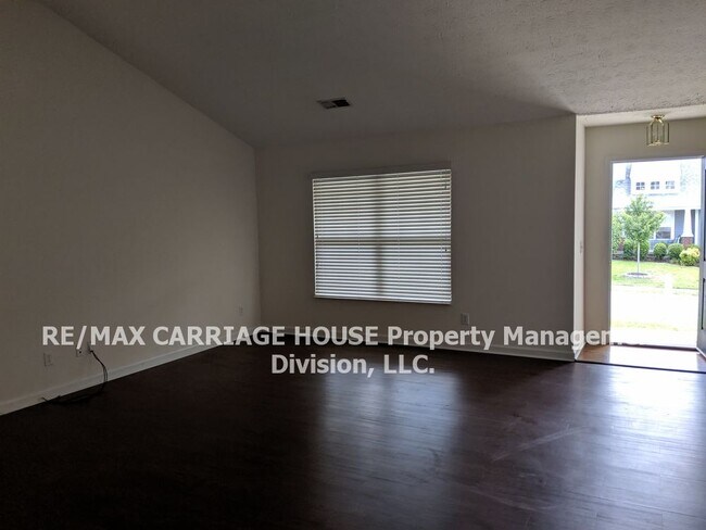 Building Photo - 5492  Escalade Dr