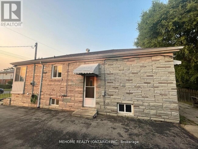 Building Photo - 65 Miramar Crescent