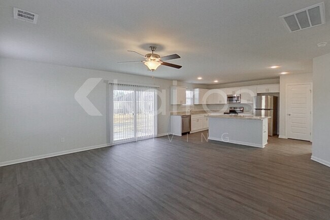 Foto del edificio - 301 Hemlock Ct