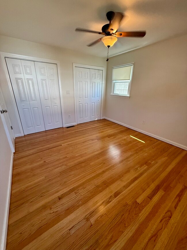 Queen size bedroom with double closets - 60 Baltimore Ave