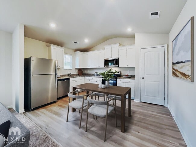 Building Photo - 293 Royal Mdw Dr