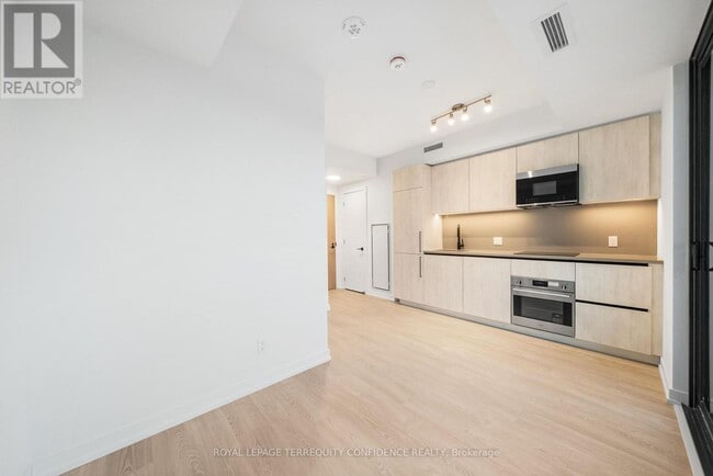 Building Photo - 35 Parliament St