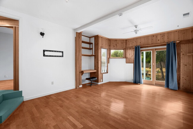 Building Photo - 9558 Frederica Ave