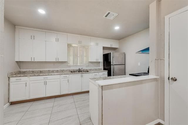 Building Photo - 6748 Hialeah Dr