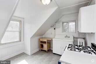 Building Photo - 1307 W Northern Pkwy