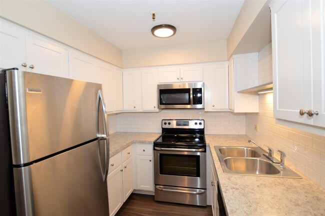 Building Photo - Linscott Apartments