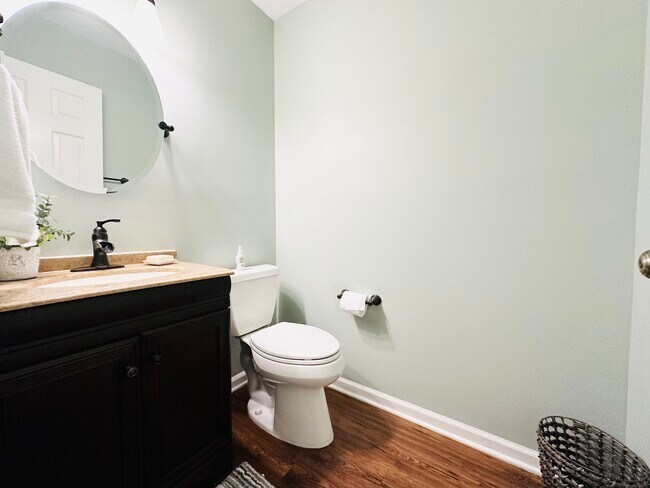 Foto del edificio - 1515 Edgeside Ct