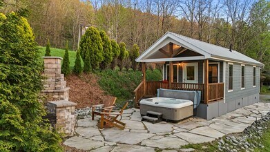 Building Photo - 153 Cool Springs Dr