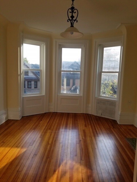 Building Photo - 904 Castle Point Terrace