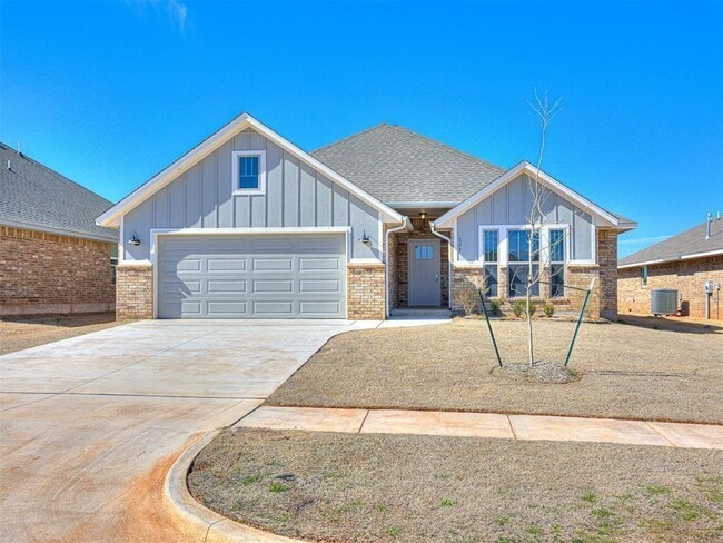 Building Photo - 623 Hackberry Ln