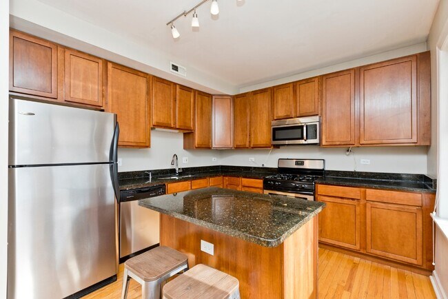 Foto del edificio - 3040 W Diversey Ave