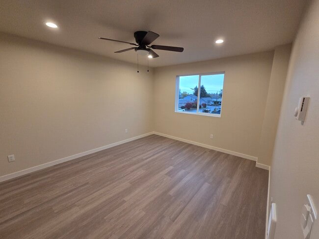 Building Photo - 141 Section St