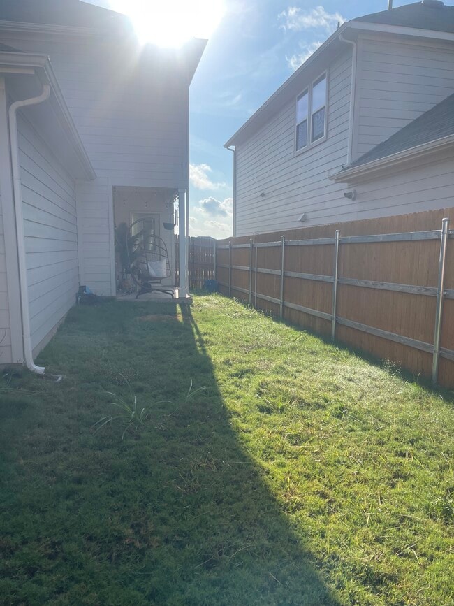 Foto del edificio - 5916 Jennifer Pasture Path