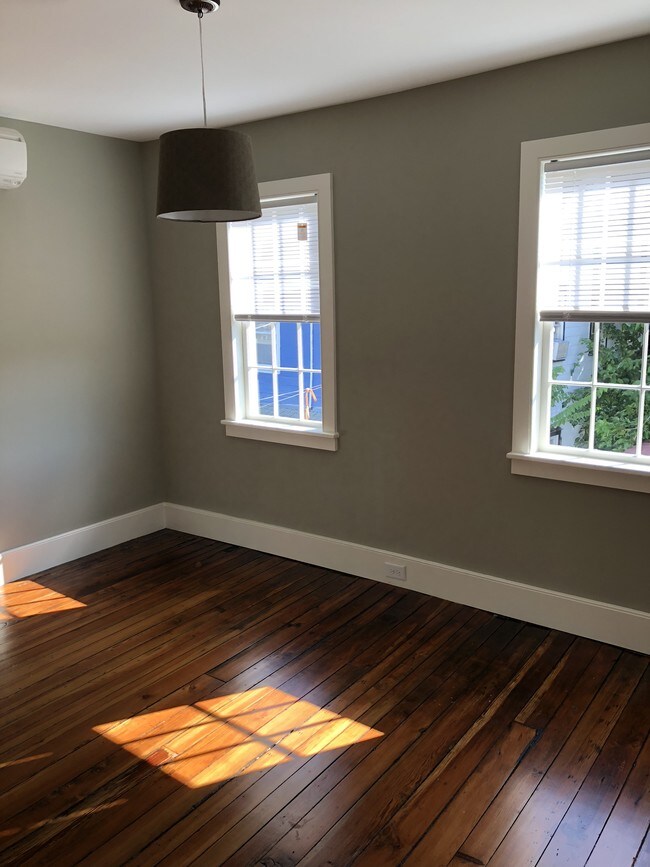 Building Photo - 2 Rose Ln