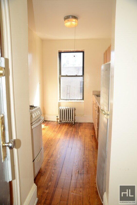 Primary Photo - GRAND STREET