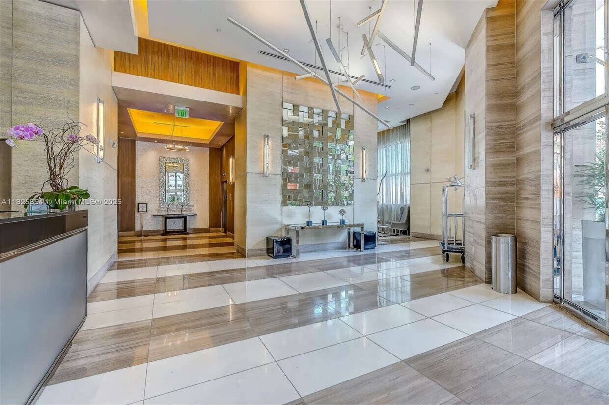 Foto principal - 999 SW 1st Ave
