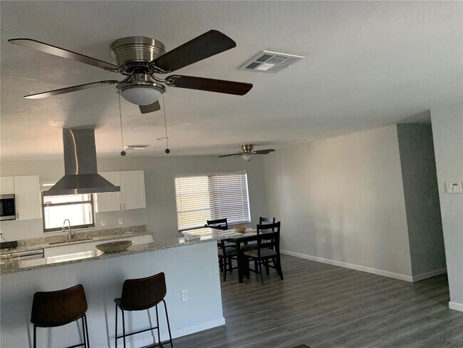 Foto del edificio - 5832 Countrywood Dr