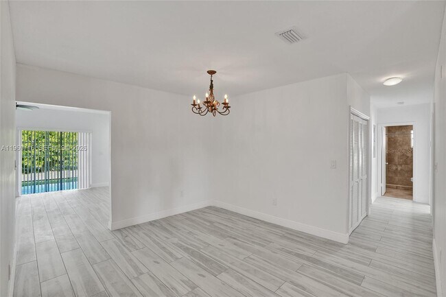 Foto del edificio - 5721 SW 11th St