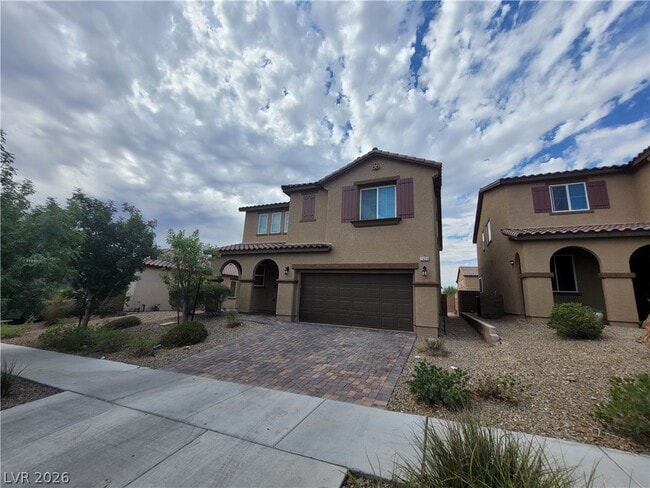 Building Photo - 2409 W Gilmore Ave