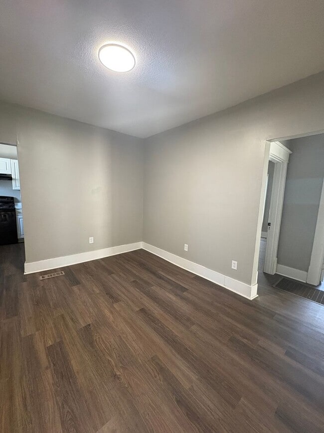 Building Photo - A charming 3-bedroom, 2 bath House