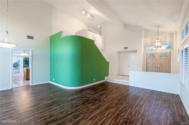 Building Photo - 4 br, 3 bath House - 1015 Calle Azul