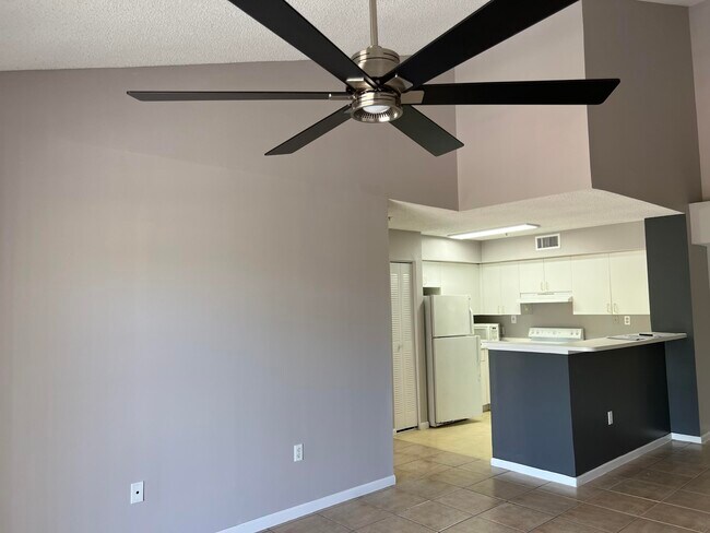 Building Photo - 7896 Sonoma Springs Cir