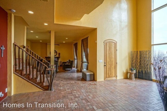 Foto del edificio - 5 br, 3 bath House - 10539 Steward St NW