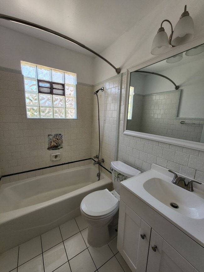 Building Photo - Charming & eclectic Single Family 3 bd. Rambler w/ Loft Space!