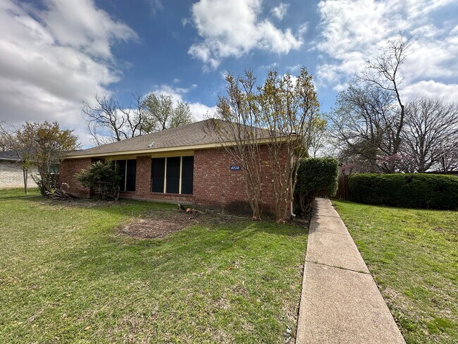 Foto del edificio - 4738-4740 Berridge Lane