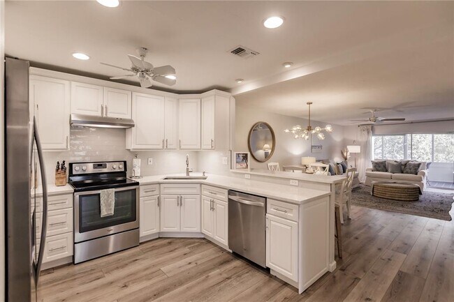 Building Photo - 1200 E Peppertree Ln