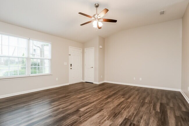 Foto del edificio - 321 Birchclay Point N