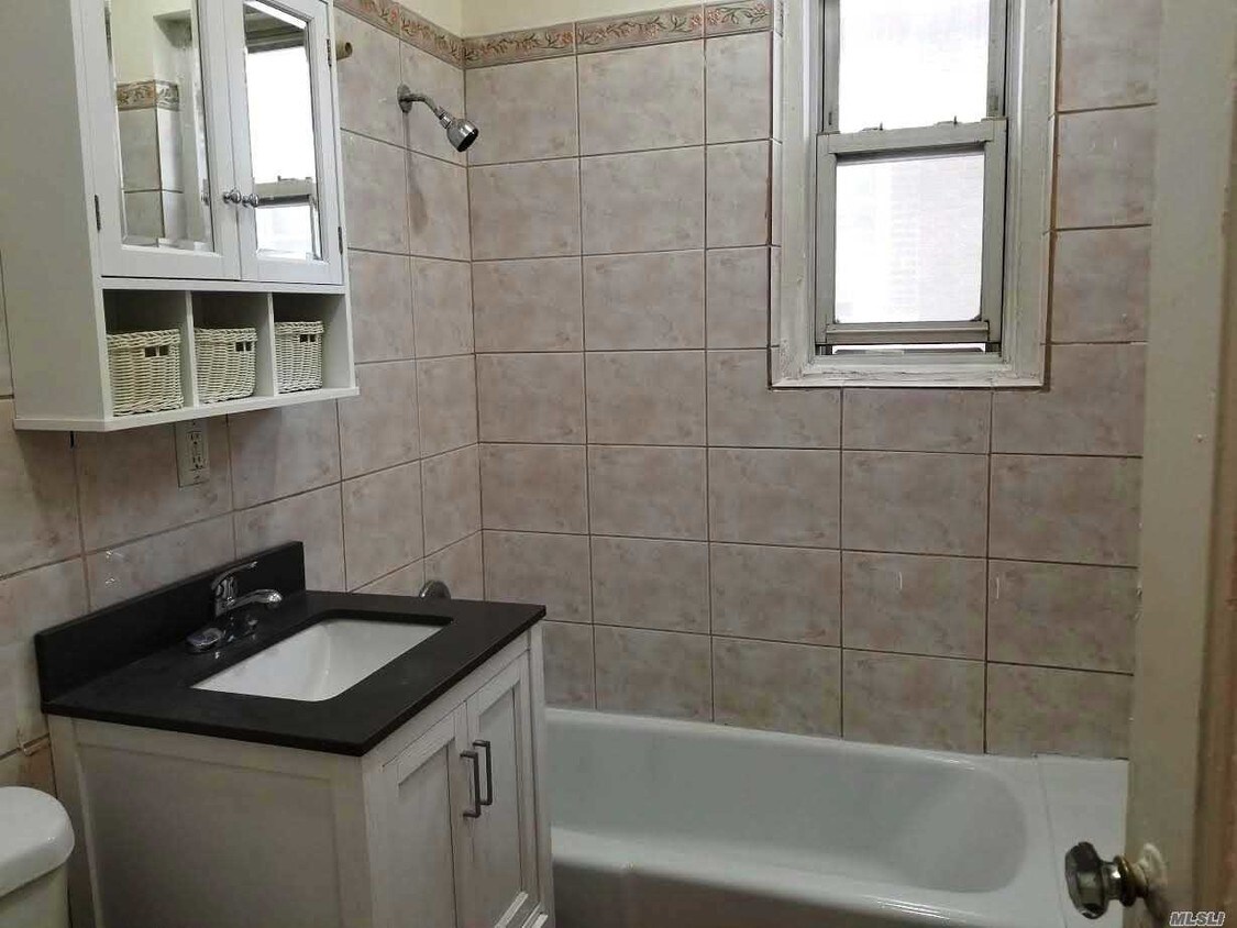 Foto del edificio - 130 Sullivan Pl