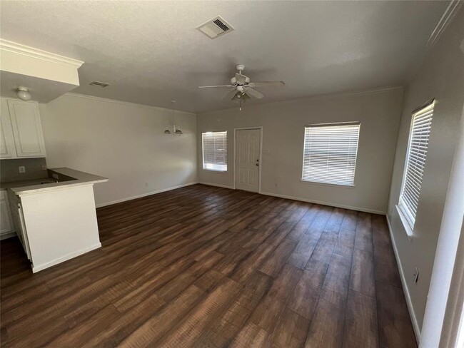 Foto del edificio - 1619 Townhome Ln