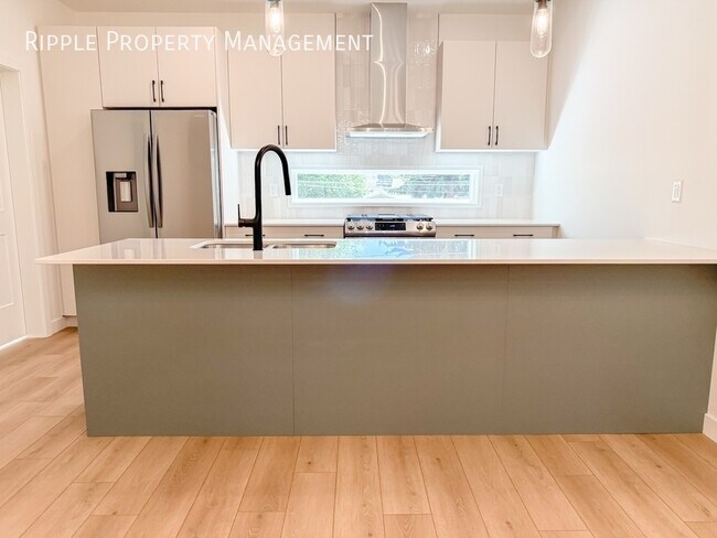Building Photo - Modern 2 Beds, 2.5 Baths Main Floor/ Upper | No Pets Allowed