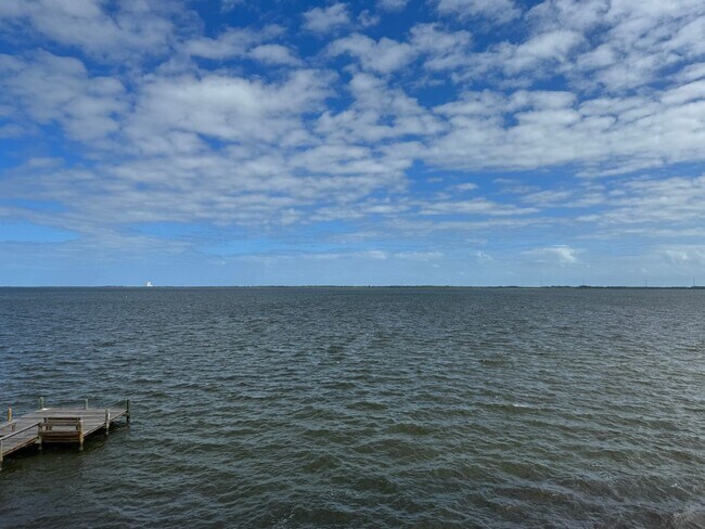 Foto del edificio - Directly on the River, what a view!!