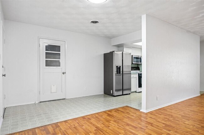 Foto del edificio - 8410 Briarwood Ln