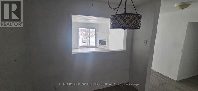 Building Photo - 3784 Sinnicks Ave