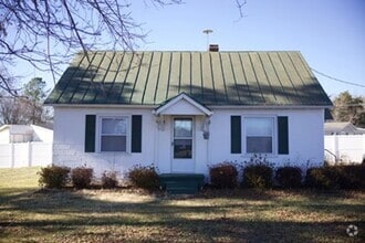 Building Photo - 118 Fairgrounds Rd