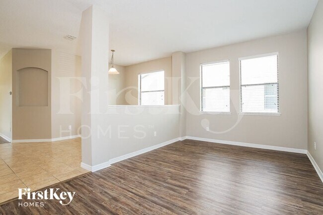 Foto del edificio - 3086 Pointe Pl Ave