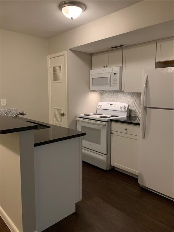 Primary Photo - 303 W 40th St