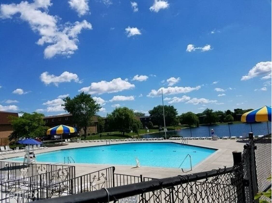 Primary Photo - 9480 Bay Colony Dr