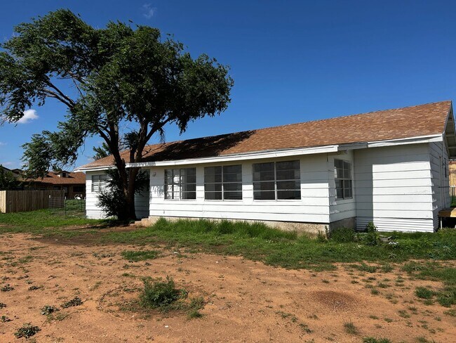 Building Photo - Country Living! Newly Updated 3-bed/2-bath...