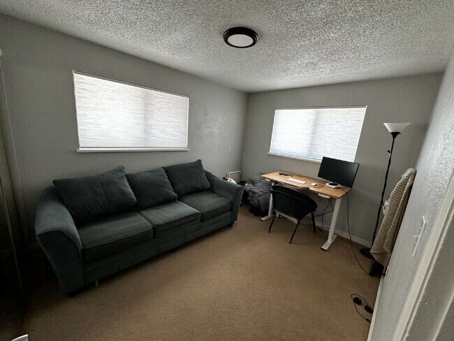 Foto del edificio - Available December! Cosy duplex in Potter Highlands!