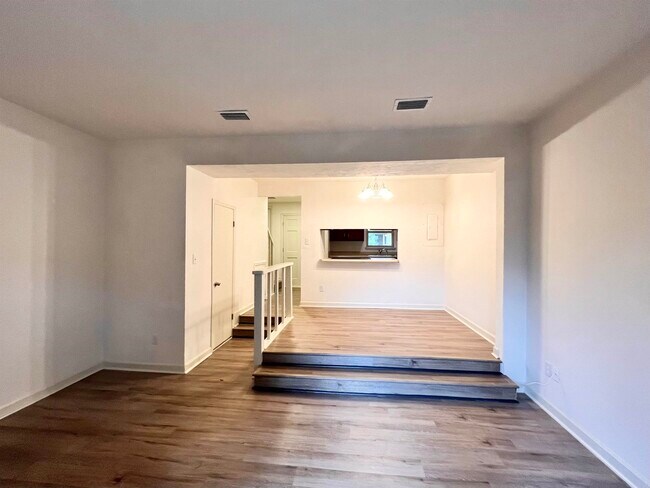 Building Photo - 613 Acorn Grove Ct