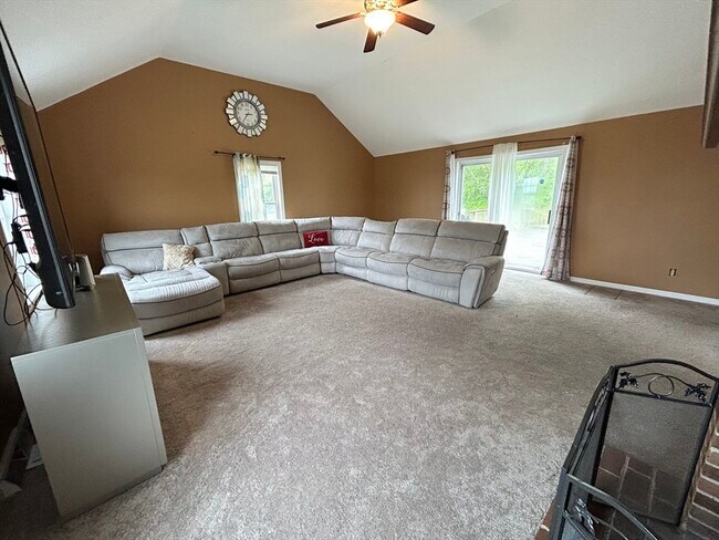 Building Photo - 35 Fox Meadow Dr