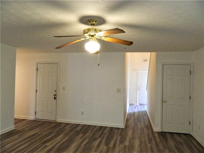 Building Photo - 20 Chantilly Pl