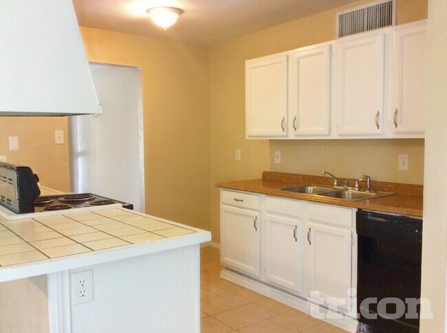 Foto del edificio - 7110 Christie Ln