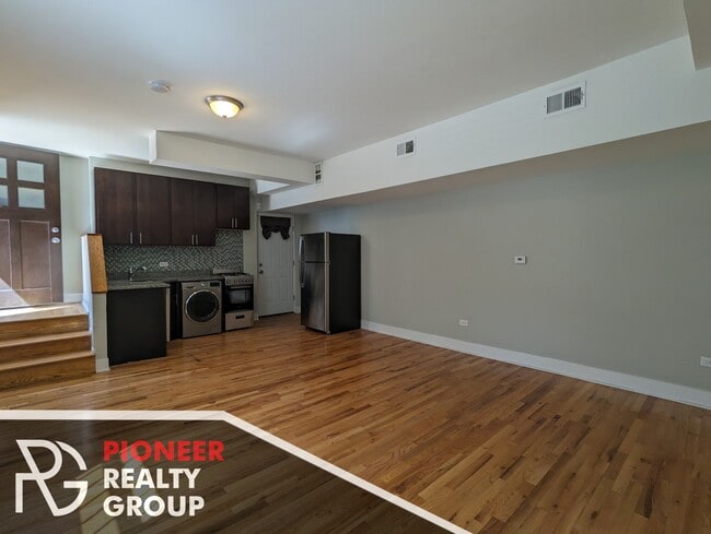 Building Photo - 2822 N Mildred Ave